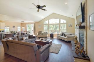 Lake Arrowhead Getaway with Decks and Game Room! - 7