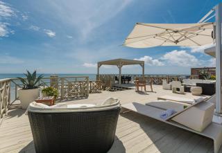 Gorgeous direct oceanfront endless summer cottage. 6877S - New Smyrna Beach - 0