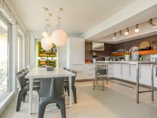 Gorgeous direct oceanfront endless summer cottage. 6877S - New Smyrna Beach - 3
