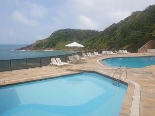APARTAMENTO EM CONDOMÍNIO- acolhedor-FRENTE MAR-ENSEADA-TORTUGA - Guarujá - 0