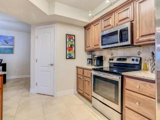 Beautifully Updated 22 Oceanwalk Condo nestled up nest to the estuary in building 18. OW18-202 - New Smyrna Beach - 6