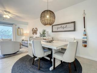 Come Drift Away in this gorgeous coastal themed 3bed 2 bath condo. OW9-302 - New Smyrna Beach - 2