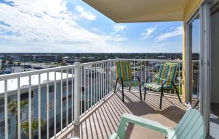 PT608 - Family Friendly Beachfront 22 condo - Walk to shoppingdining - New Smyrna Beach - 6