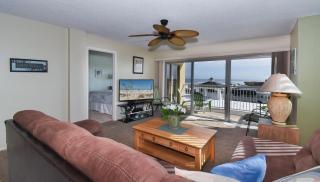 PT608 - Family Friendly Beachfront 22 condo - Walk to shoppingdining - New Smyrna Beach - 5