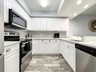 Delightful modern coastal themed 32 condo in Oceanwalk. ~OW3-303 - New Smyrna Beach - 2