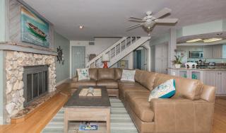 Beachfront Dream Home 4 bedroom 3 bath. 6060S - 4