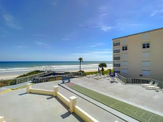 Beachfront Seascape Towers 226 ~ 1 Ocean view balcony 2 Overlooking Pool - New Smyrna Beach - 5