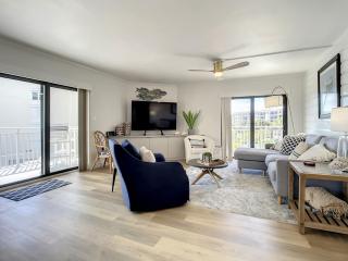 Beachfront Seascape Towers 226 ~ 1 Ocean view balcony 2 Overlooking Pool - New Smyrna Beach - 1