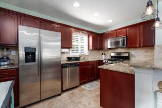 Turtles Nest Pool Home ~ Hot Tub ~ Walking Distance to the Beach - 821 E. 11th - New Smyrna Beach - 7