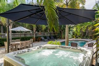 Turtles Nest Pool Home ~ Hot Tub ~ Walking Distance to the Beach - 821 E. 11th - New Smyrna Beach - 9