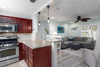 Turtles Nest Pool Home ~ Hot Tub ~ Walking Distance to the Beach - 821 E. 11th - New Smyrna Beach - 5
