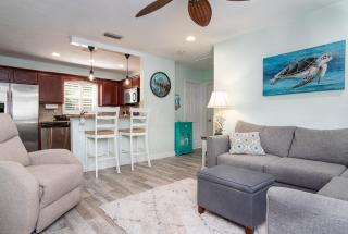 Turtles Nest Pool Home ~ Hot Tub ~ Walking Distance to the Beach - 821 E. 11th - New Smyrna Beach - 4