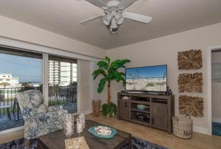 Come Drift Away in this gorgeous coastal themed 2 bed with den and 2 baths condo. OW20-303 - New Smyrna Beach - 7