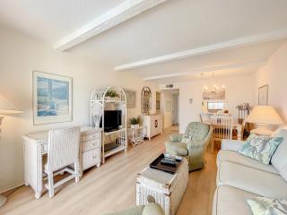 Lovely beachfront corner unit overlooking pool and clubhouse ~ HA501 - Edgewater - 8