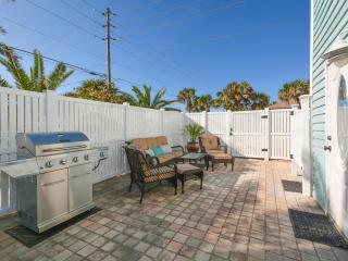 Private Beach Home Ocean Views Walk to Beach Shopping Dining - New Smyrna Beach - 7