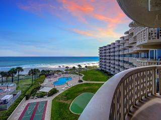 Sea Forever Beachfront Golden Arms 501 ~ Walk to shopping dining night life on Flagler Ave. - New Smyrna Beach - 8