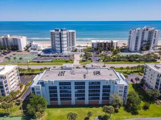 Stunning 22 Condo with peek-a-boo views of the ocean across the street. OW1-505 - New Smyrna Beach - 0