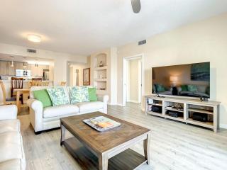 Stunning 22 Condo with peek-a-boo views of the ocean across the street. OW1-505 - New Smyrna Beach - 8