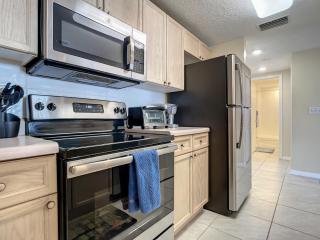 Stunning 22 Condo with peek-a-boo views of the ocean across the street. OW1-505 - New Smyrna Beach - 2