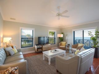 Beachfront home with large deck perfect for families - 6492 S. Atlantic - New Smyrna Beach - 6