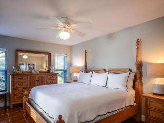 Beachfront home with large deck perfect for families - 6492 S. Atlantic - New Smyrna Beach - 4