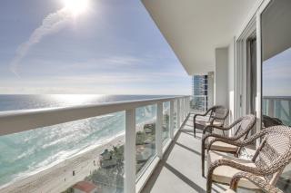 Sunny Isles Beach Retreat with Resort Perks! - Miami Beach - 0