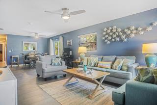 Modern Home Across from Beach 32 w 1-car Garage ~ Large fenced yard with deck - New Smyrna Beach - 7