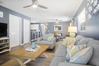 Modern Home Across from Beach 32 w 1-car Garage ~ Large fenced yard with deck - New Smyrna Beach - 5