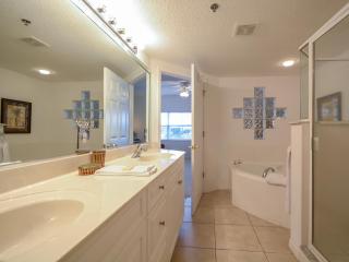 Lovely 32 Corner Unit with 3 Balconies and Fountain Views OW11-201 - New Smyrna Beach - 2