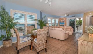 Beachfront Palm House - Walk right out to the pool beach access - PH1B - New Smyrna Beach - 7
