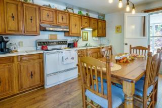 Pet-Friendly Topton Home with Patio, Deck and Views! - Topton - 3