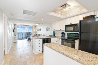 Beachfront 2 Bed at Popular Seawinds - Henry Key - 3