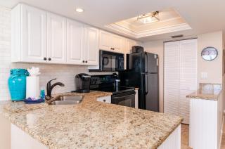 Beachfront 2 Bed at Popular Seawinds - Henry Key - 1