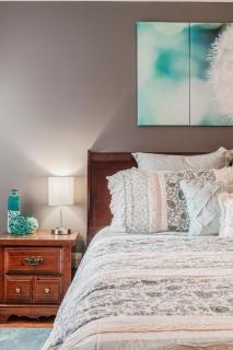 Hot Tub Hideaway 3 BR - 2