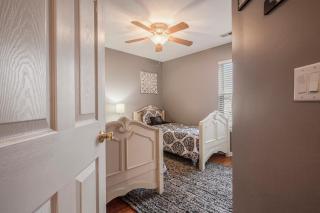 Hot Tub Hideaway 3 BR - 1