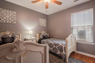 Hot Tub Hideaway 3 BR - 1