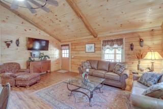 1 Mi to Lake! Tumbling Shoals Cabin with Fire Pit - 6