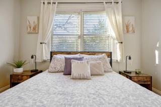 Center St Retreat - 1 Block from Downtown! - Apex - 9