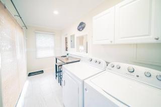 Center St Retreat - 1 Block from Downtown! - Apex - 2