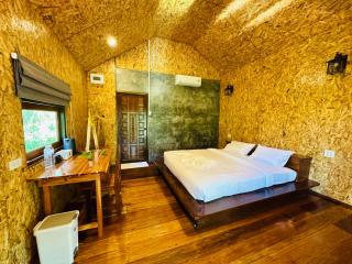 Koh Jum Bungalow & Hostel - 1