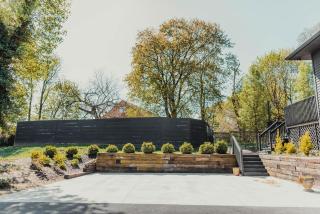 Ode to the '70's creative private home with pool - Honey Brook - 6