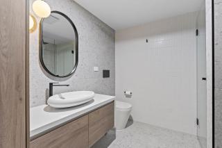 Upscale Urban Designer with Large Terrace in CBD - Hobart - 5