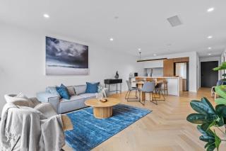Upscale Urban Designer with Large Terrace in CBD - Hobart - 4