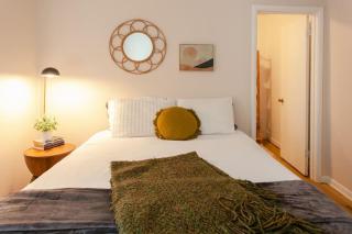 Classic & Cozy Apartments - Parking & Close To Dw - 0