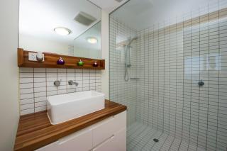 Panoramic Ocean Views 2 bed/2 bath Unit, Nelly Bay - 8