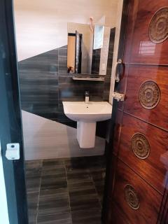 Rose Garden Enclave for Families & Executives - 3