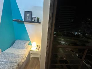Cityview Partition Room with Balcony in Tecom - Dubai - 5