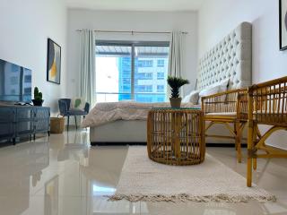 Luxury Studio w/ BoHo Design and Balcony for 4 Pax - 8