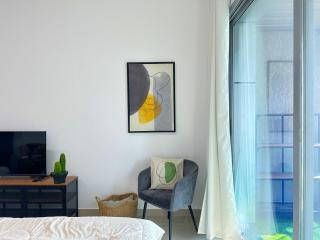 Luxury Studio w/ BoHo Design and Balcony for 4 Pax - 2