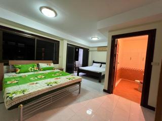 Hideaway House Patong - Patong Beach - 3